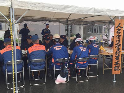 市役所別館の駐車場に設置された災害対策本部